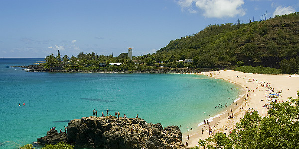 Waimea Bay (Shutterstock.com)